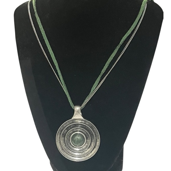 Lia Sophia Jewelry - Lia Sophia pendant necklace